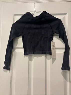 Aura Ribbed Long Sleeve Cropped Top - Charcoal